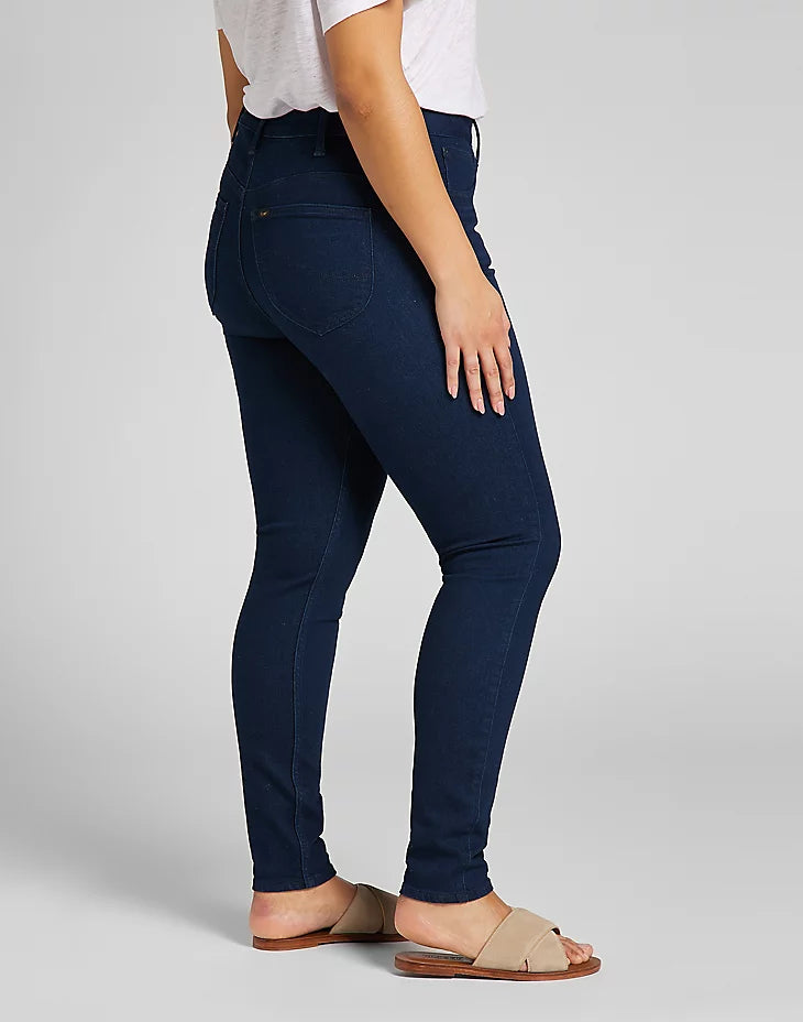 Damskie spodnie jeansowe LEE Super High Scarlett DARK EVITA L32GPVYY 112107495