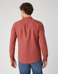 KOSZULA MĘSKA WRANGLER LS 2PKT FLAP SHIRT BARN RED W5A5LOXER 112130061