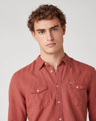 KOSZULA MĘSKA WRANGLER LS 2PKT FLAP SHIRT BARN RED W5A5LOXER 112130061