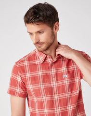 KOSZULA MĘSKA WRANGLER SS 1PKT SHIRT BARN RED W5J6OEXER 112130186