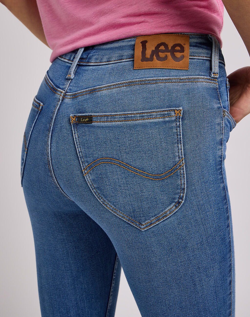 Damskie Spodnie Jeansowe Lee Foreverfit Indigo Springs 112348936 L32S007972