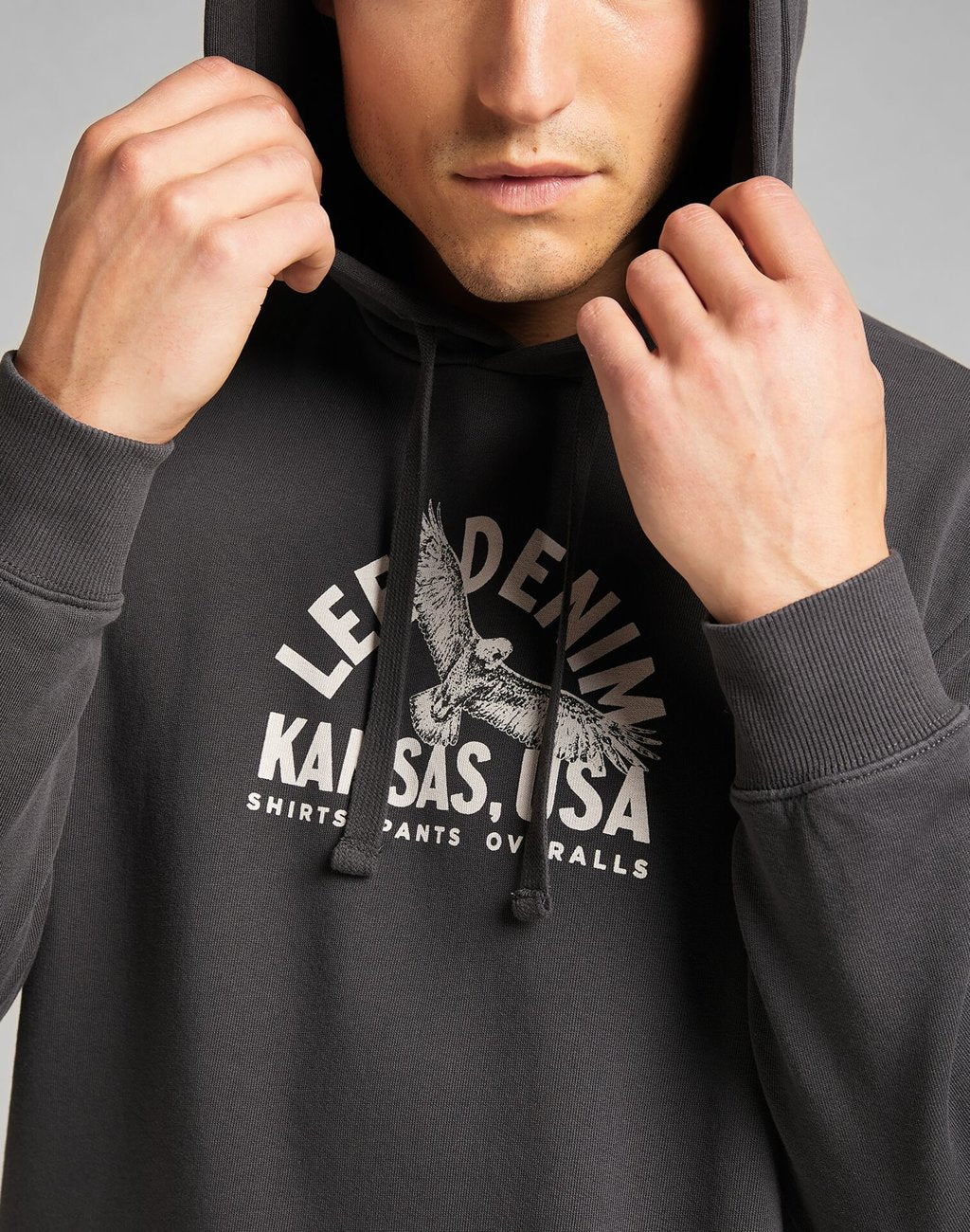 LEE GRAPHIC HOODIE MĘSKA BLUZA Z KAPTUREM LOGO WASHED BLACK L82BSPON 112140905