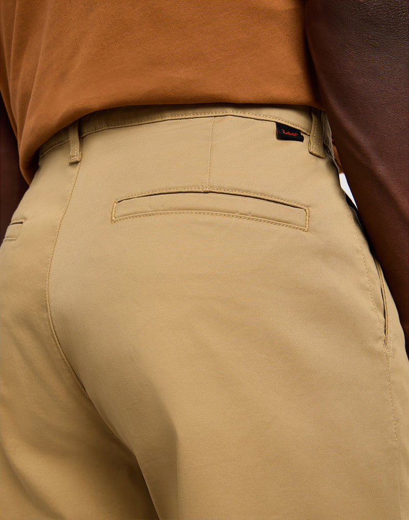 LEE MĘSKIE SPODNIE MATERIAŁOWE LEE RELAXED CHINO CLAY 112342933