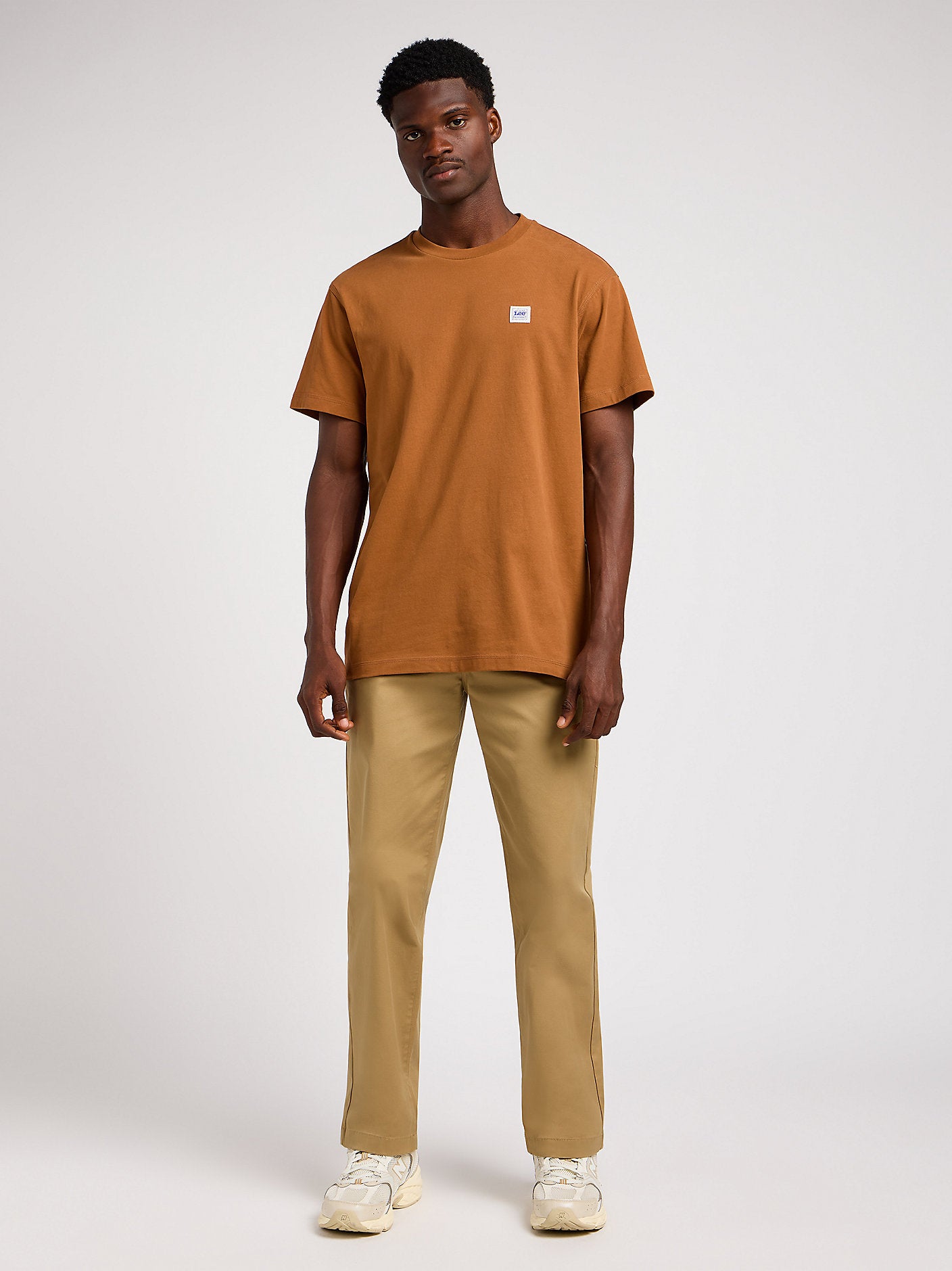 LEE MĘSKIE SPODNIE MATERIAŁOWE LEE RELAXED CHINO CLAY 112342933