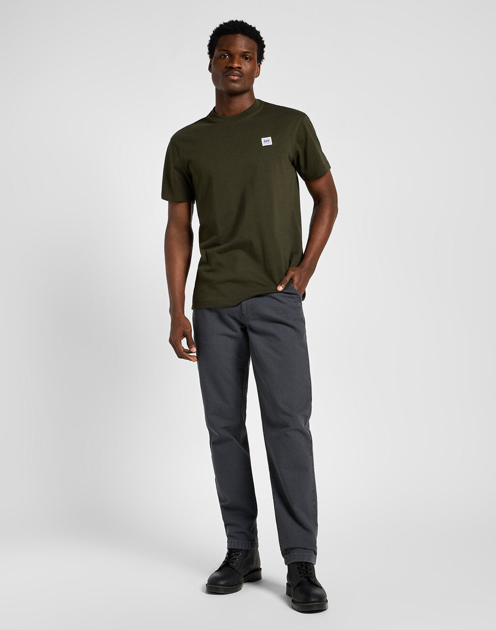 LEE MĘSKIE SPODNIE MATERIAŁOWE RELAXED WORKWEAR CHINO DARK MUTE GRAY 112355785 L78K008531