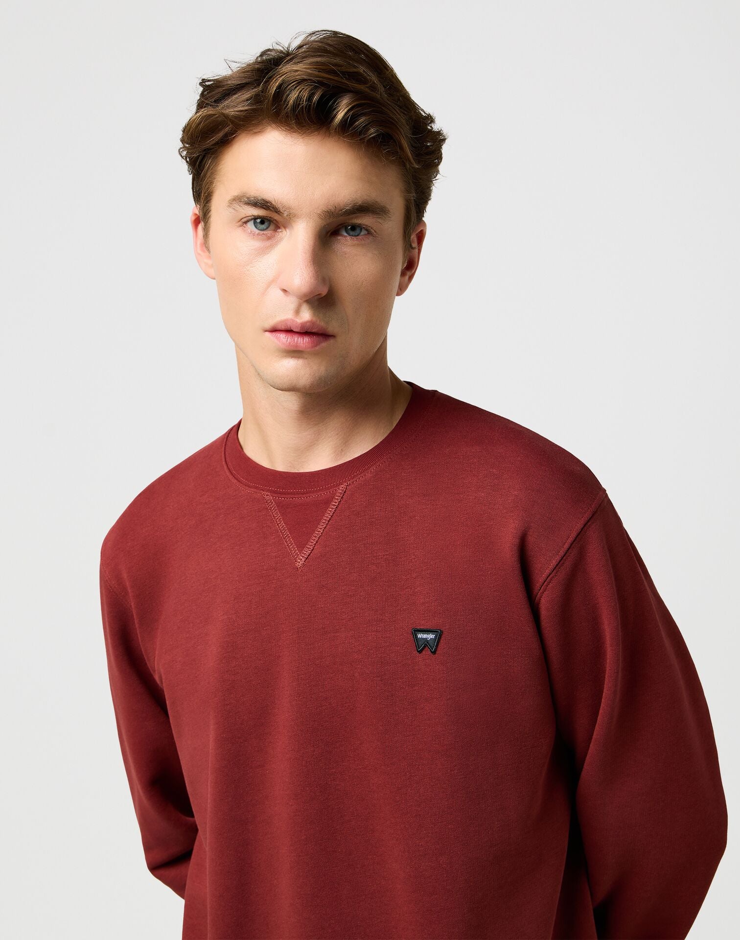 MESKA BLUZA WRANGLER SIGN OFF CREW FIRED BRICK 112371464