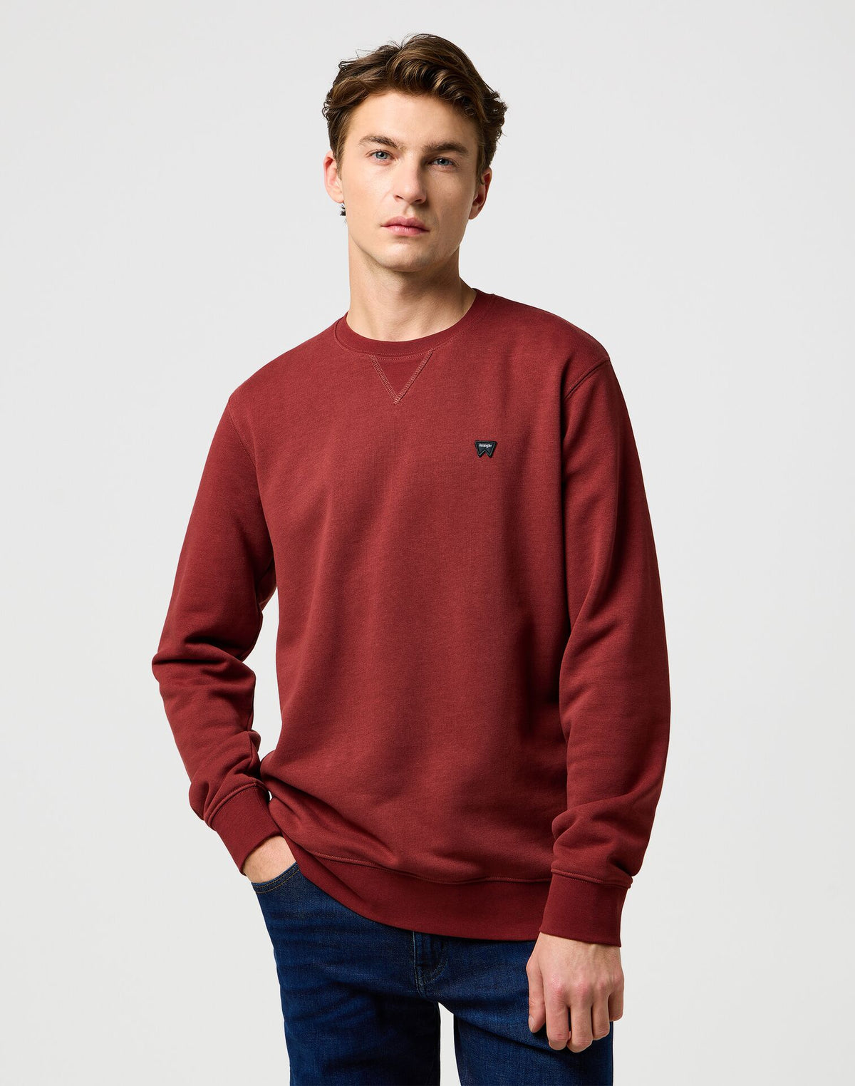 MESKA BLUZA WRANGLER SIGN OFF CREW FIRED BRICK 112371464