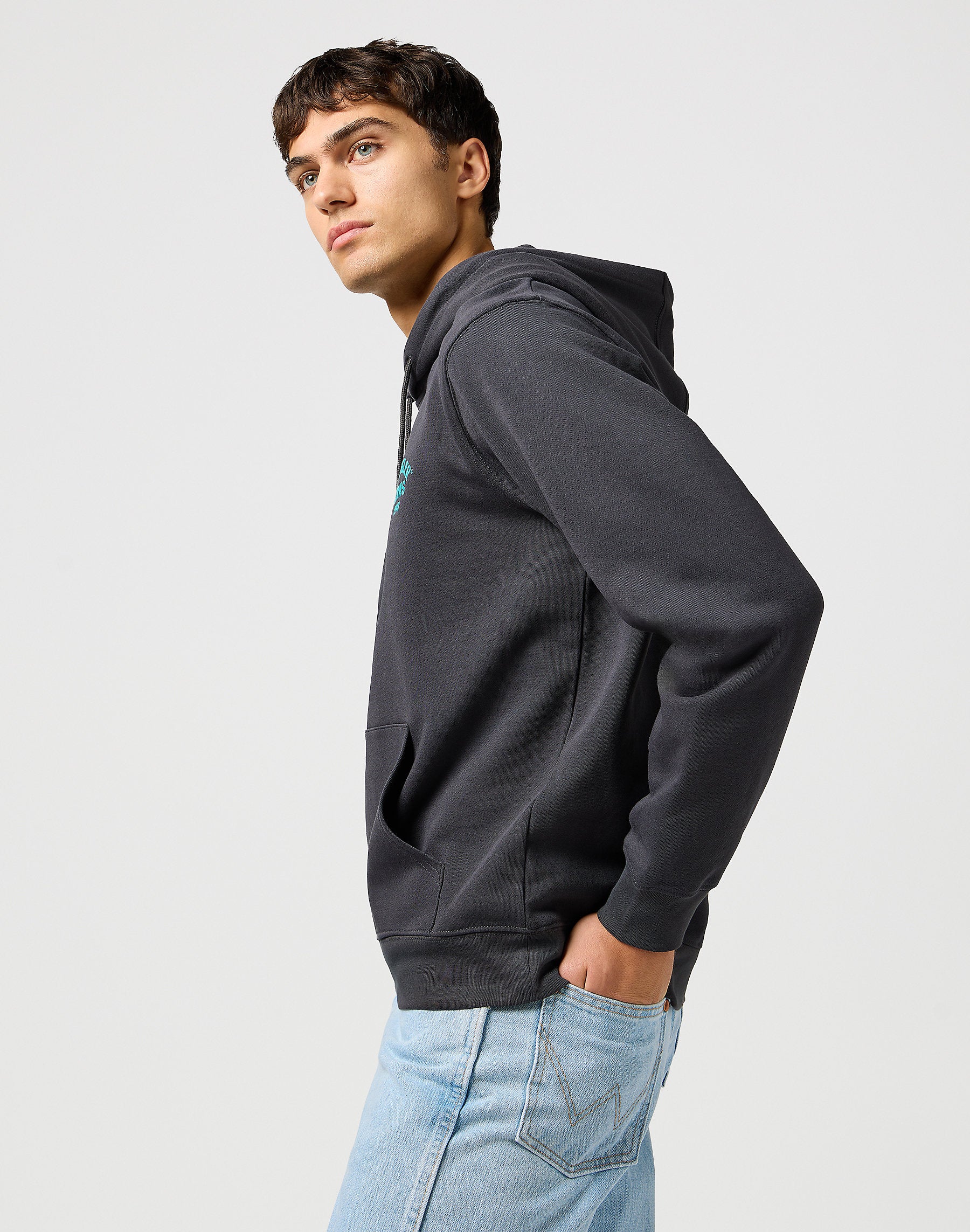 MĘSKA BLUZA WRANGLER SMALL LOGO HOODIE FADED BLACK 112364094