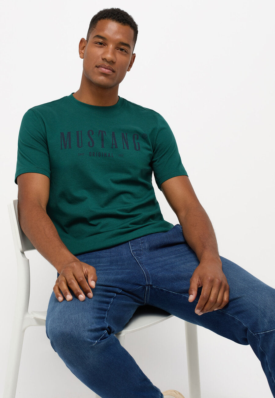 Męska Koszulka Mustang T-shirt Logo Nadruk Alex C Print June Bug 1014445 6485