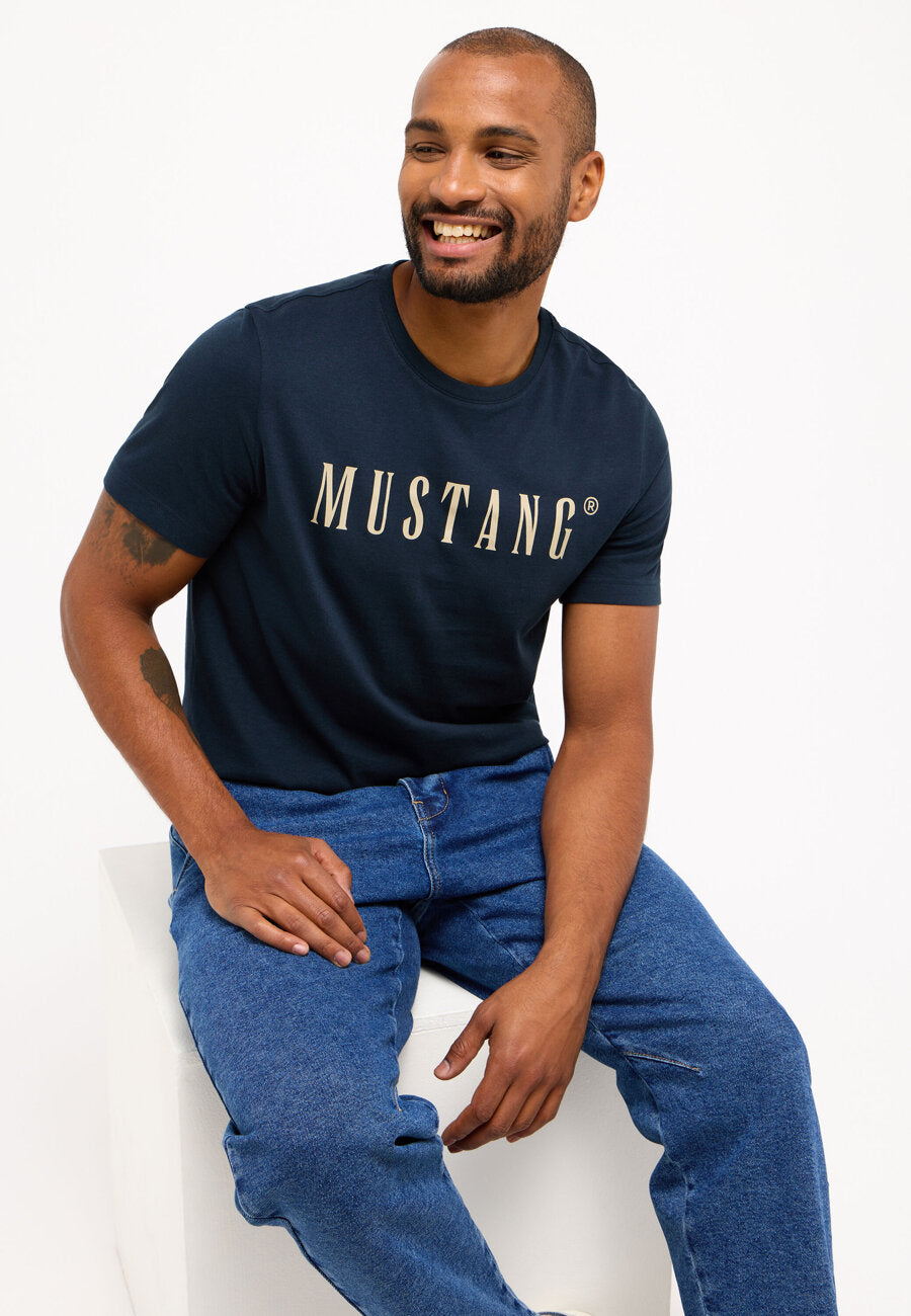 MĘSKA KOSZULKA MUSTANG T-shirt LOGO NADRUK Austin Carbon 1014695 4135