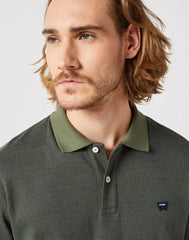 MĘSKA KOSZULKA POLO POLÓWKA WRANGLER POLO SHIRT DUSTY OLIVE 112350410 W709013993
