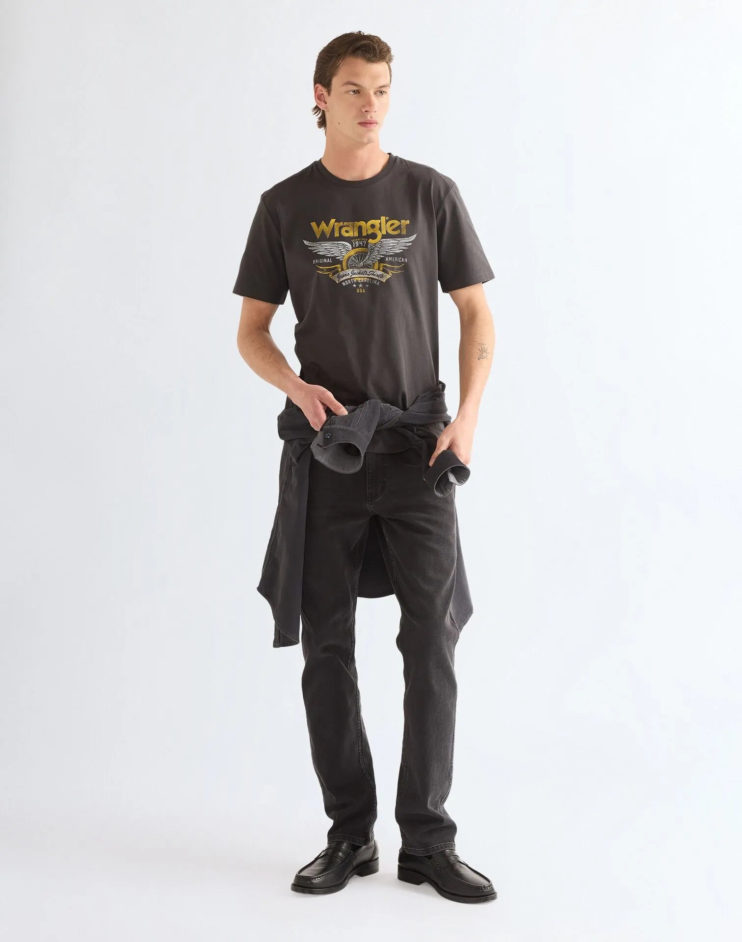 MĘSKA KOSZULKA WRANGLER AMERICANA TEE FADED BLACK 112387009
