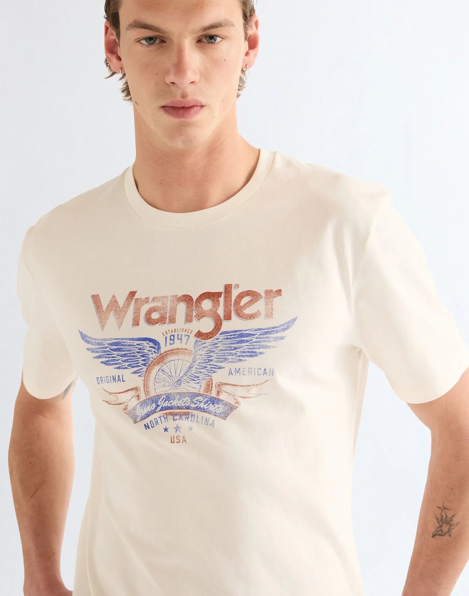 MĘSKA KOSZULKA WRANGLER AMERICANA TEE WORN WHITE 112387010