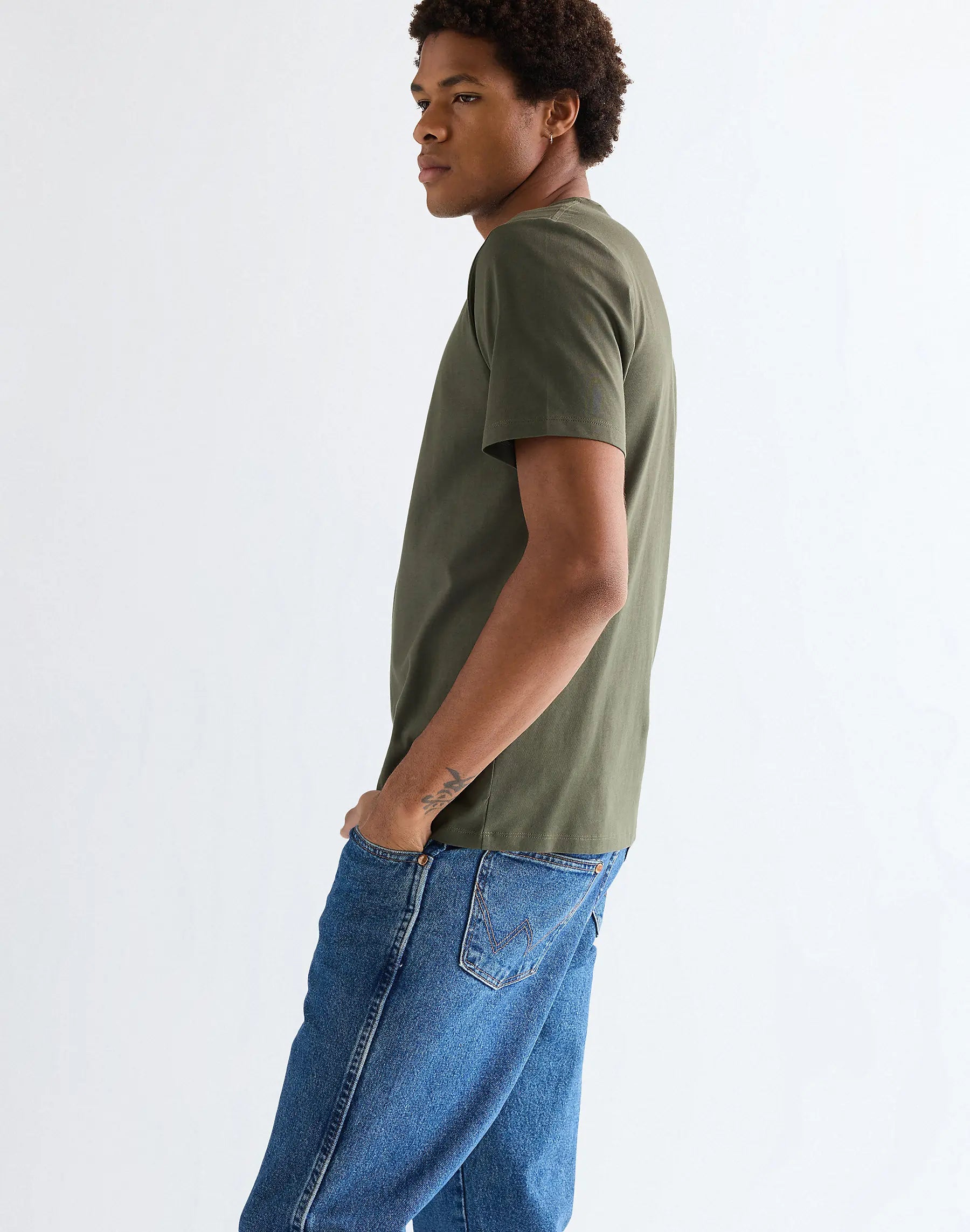 Męski T-Shirt Wrangler Sign Off Tee Deep Depths 112378011