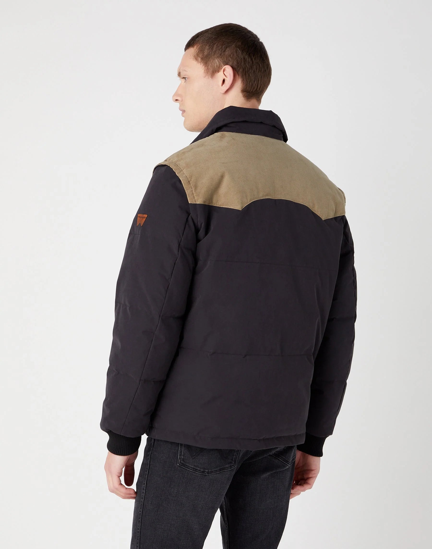 Męska Kurtka Zimowa Wrangler Detachable Sleeve Black 112341105