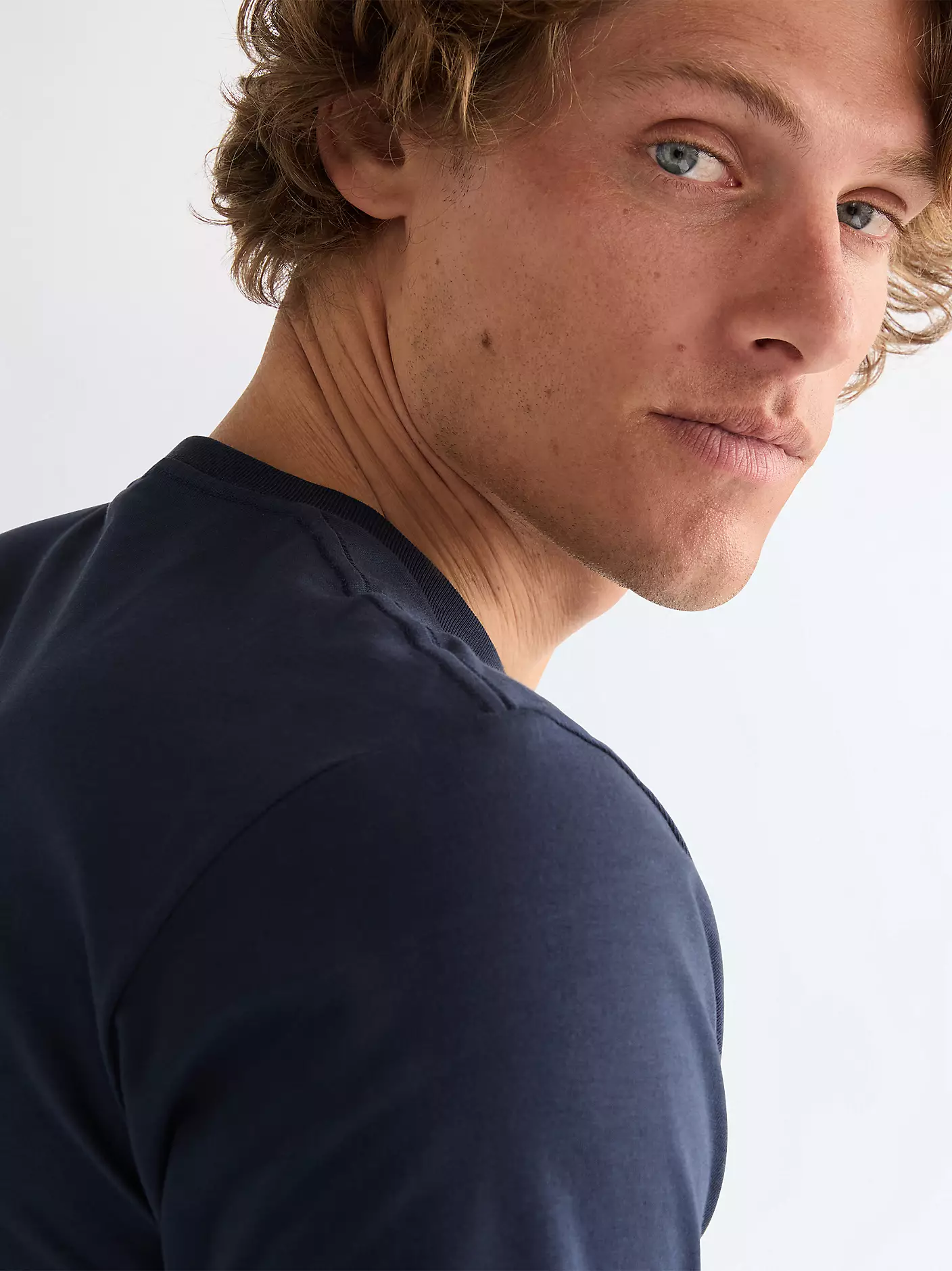 MĘSKIE KOSZULKA WRANGLER EMBROIDERY TEE NAVY 112377986