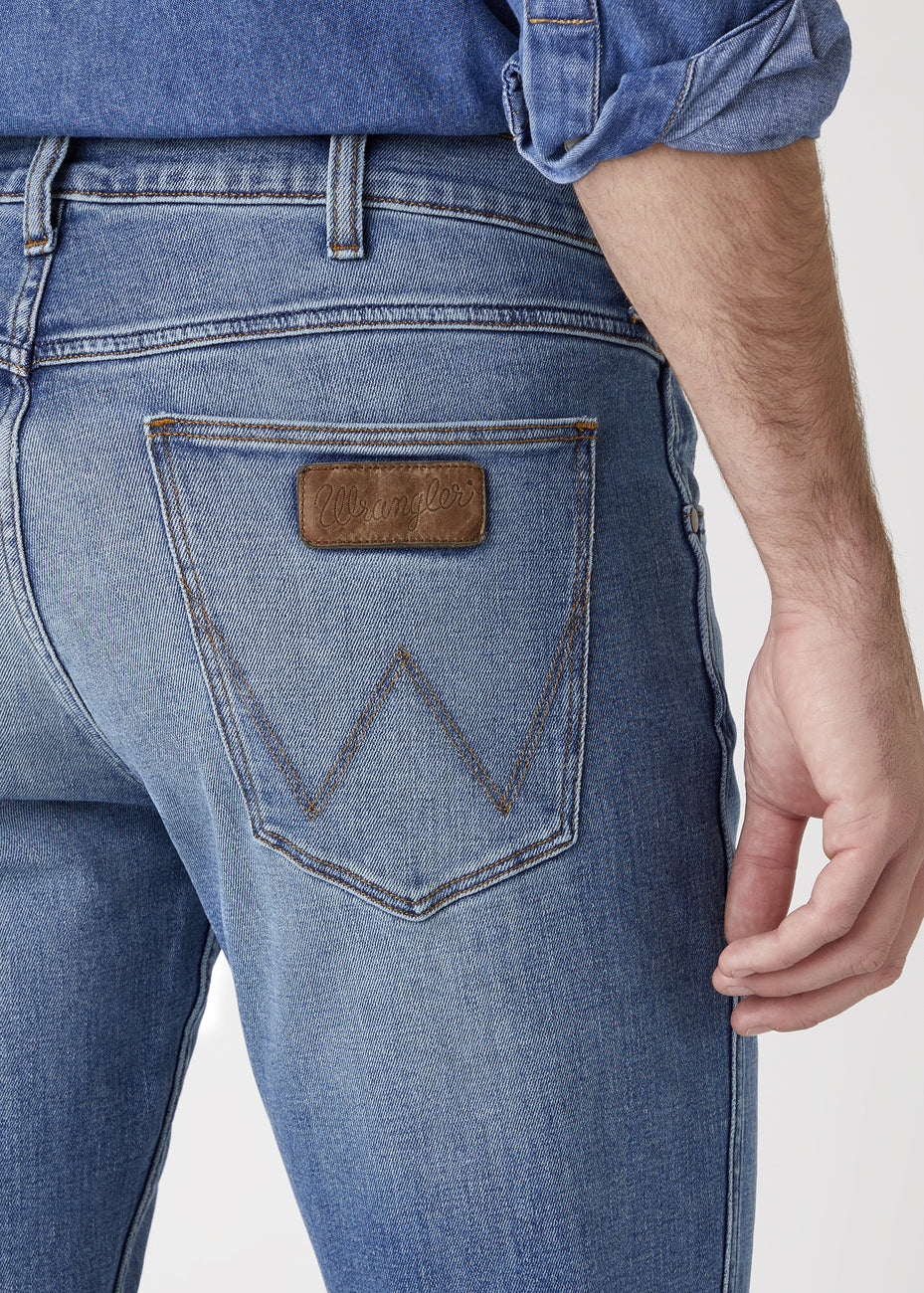 MĘSKIE SPODNIE JEANSOWE WRANGLER GREENSBORO BLUE FEVER W15QQ892 112127033