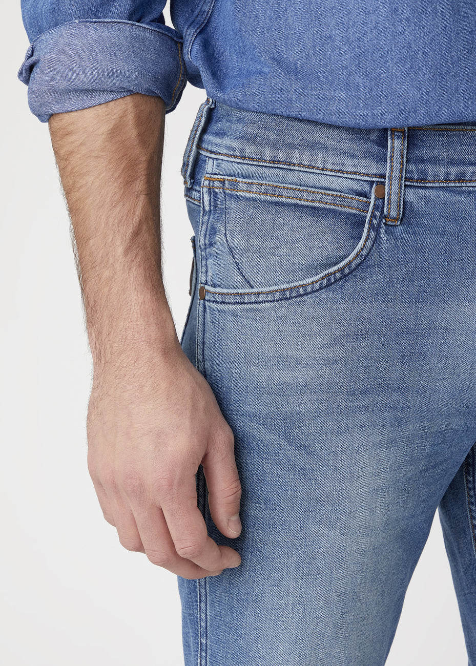MĘSKIE SPODNIE JEANSOWE WRANGLER GREENSBORO BLUE FEVER W15QQ892 112127033