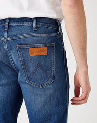 MĘSKIE SPODNIE JEANSOWE WRANGLER GREENSBORO HARD EDGE W15QJX246 112126935