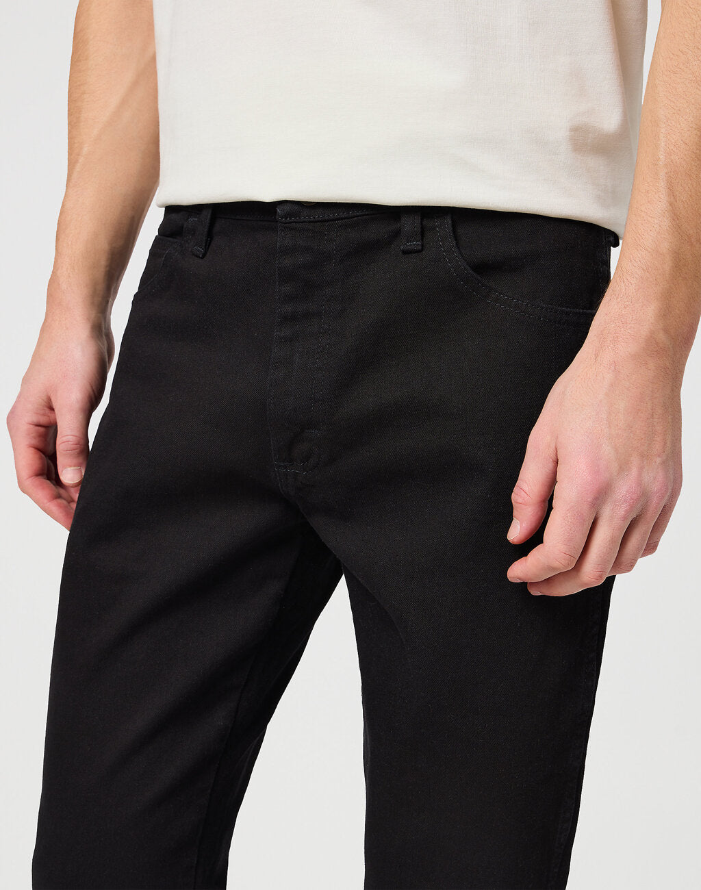 MĘSKIE SPODNIE JEANSOWE WRANGLER RUSTLER SLIM BLACK RINSE CZARNE W10ERD107 112342562