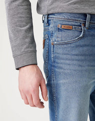 MĘSKIE SPODNIE JEANSOWE WRANGLER TEXAS SLIM BLUE CHILL W12SU898T 112141161