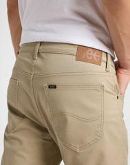 MĘSKIE SPODNIE MATERIAŁOWE LEE DAREN ZIP FLY NEW KANSAS CITY KHAKI 112360203 L707016437