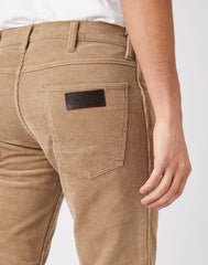 MĘSKIE SPODNIE MATERIAŁOWE WRANGLER GREENSBORO FLAX W15QA2C04 112141185