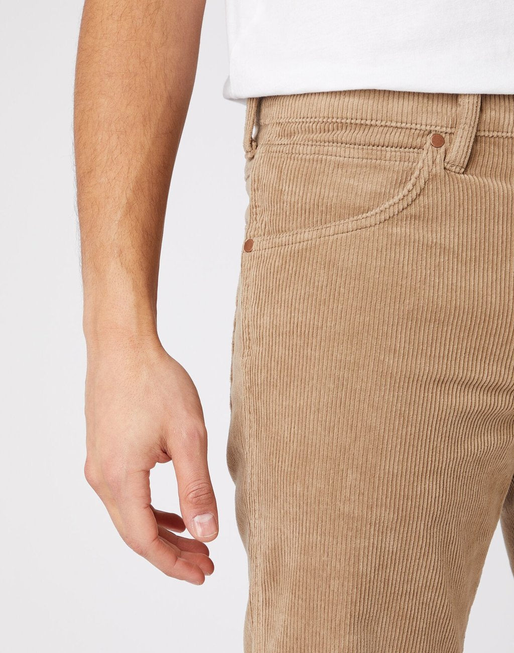 MĘSKIE SPODNIE MATERIAŁOWE WRANGLER GREENSBORO FLAX W15QA2C04 112141185
