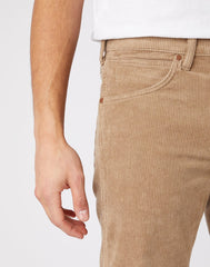 MĘSKIE SPODNIE MATERIAŁOWE WRANGLER GREENSBORO FLAX W15QA2C04 112141185