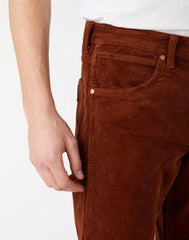 MĘSKIE SPODNIE MATERIAŁOWE WRANGLER GREENSBORO GINGER W15QA2A15 112141183
