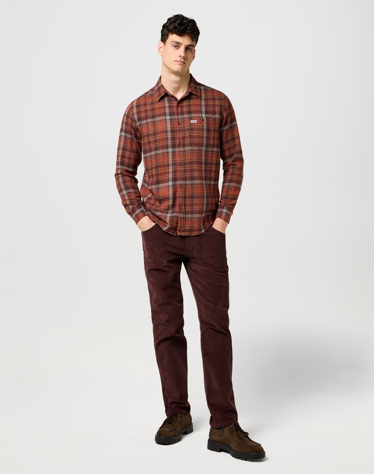 Męskie Spodnie Sztruksowe Wrangler Greensboro Mahogany 112370724