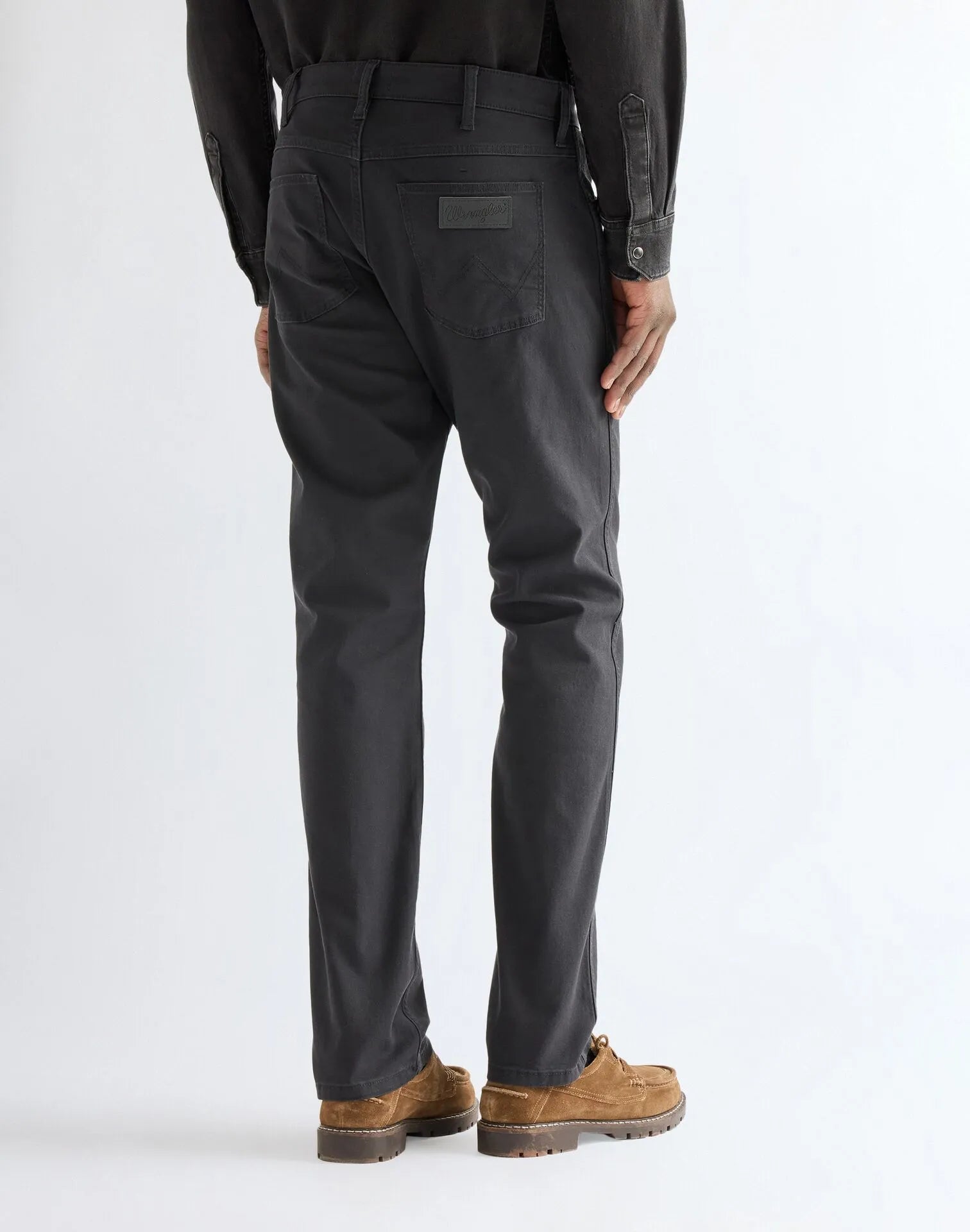 MESKIE SPODNIE WRANGLER GREENSBORO CAVIAR 112371387