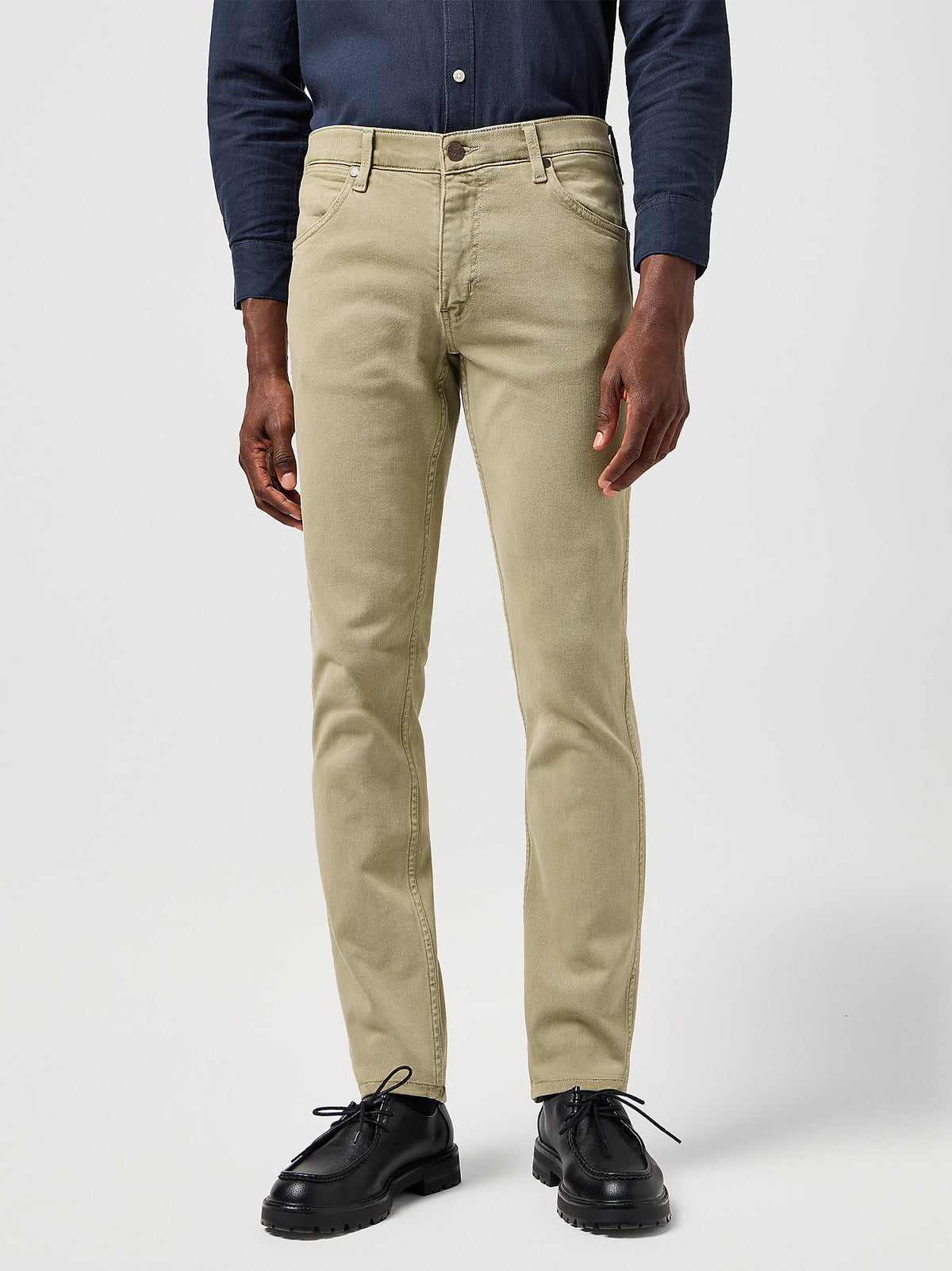 MESKIE SPODNIE WRANGLER GREENSBORO DARK TEA 112362437
