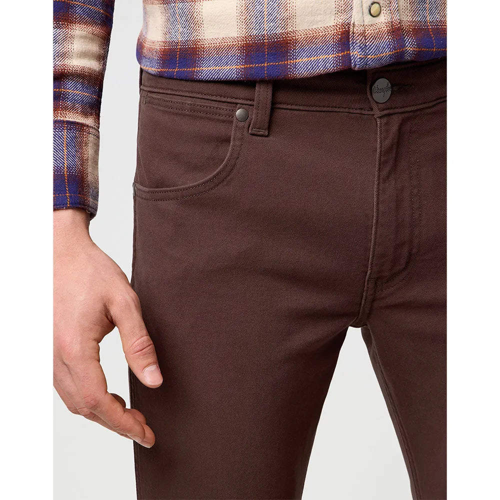 MESKIE SPODNIE WRANGLER GREENSBORO MAHOGANY 112370722