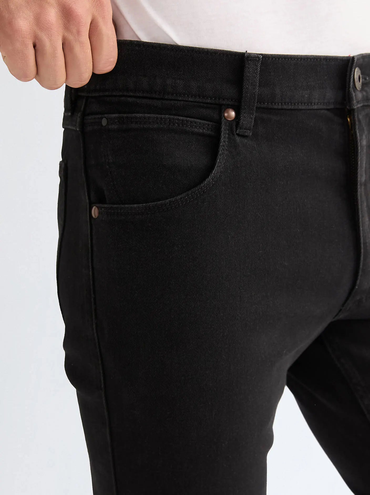 MESKIE SPODNIE WRANGLER REGULAR BLACK RINSE 112125980