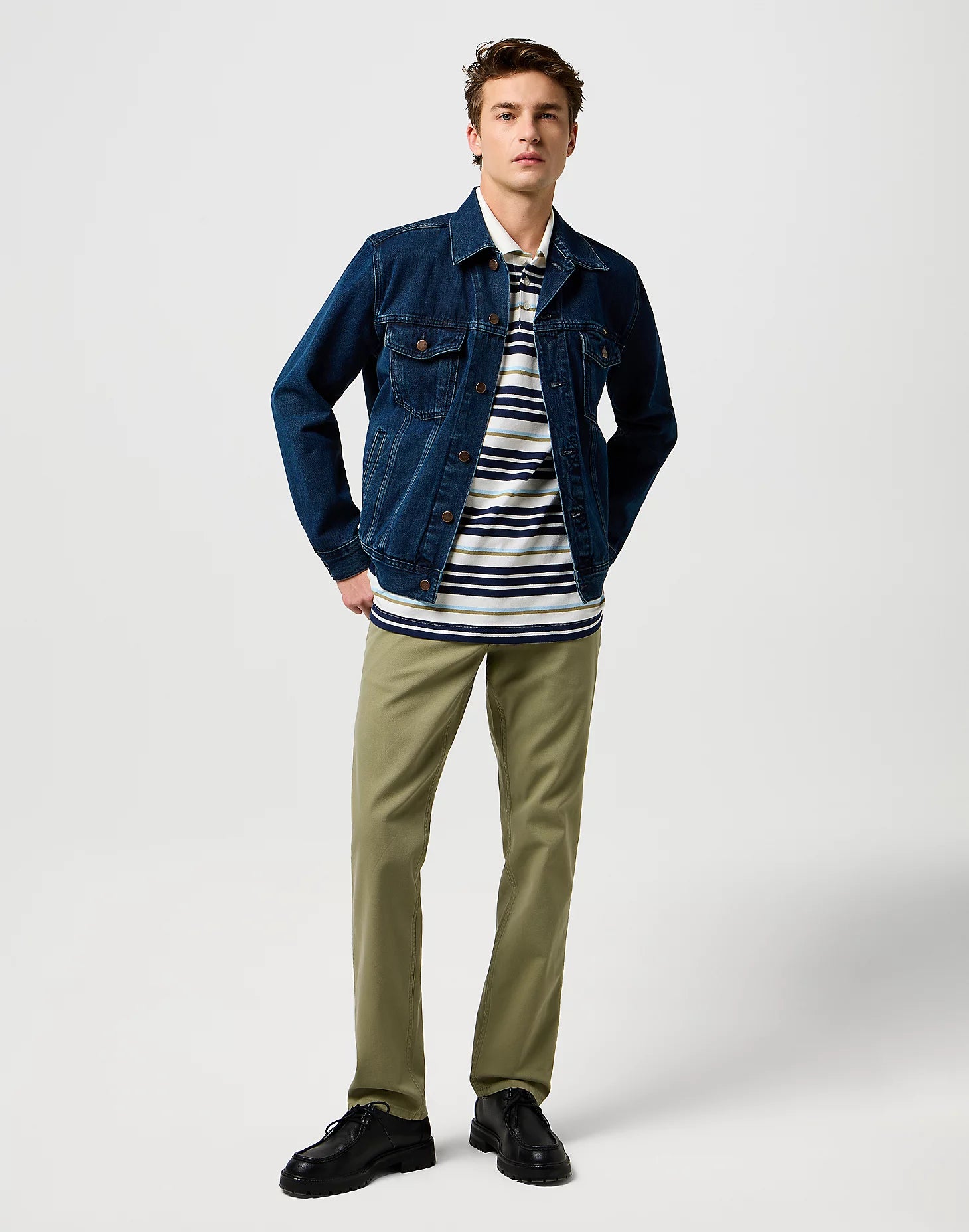 MESKIE SPODNIE  WRANGLER REGULAR CHINO ALOE 112371031