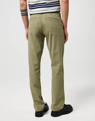 MESKIE SPODNIE  WRANGLER REGULAR CHINO ALOE 112371031