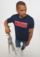 Męski T-Shirt Koszulka Nadruk Mustang Style Alex C Logo Tee Blue Nights 1013223 4085