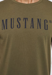 MUSTANG Style Alex C LOGO Tee MĘSKI T-SHIRT KOSZULKA NADRUK LOGO BURNT OLIVE 1013221 6358