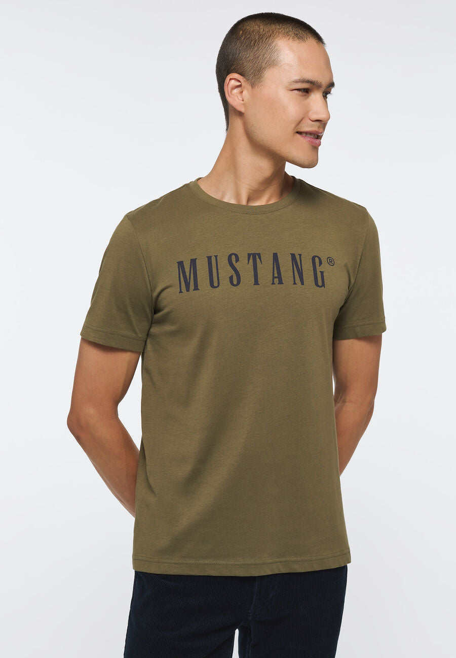 MUSTANG Style Alex C LOGO Tee MĘSKI T-SHIRT KOSZULKA NADRUK LOGO BURNT OLIVE 1013221 6358