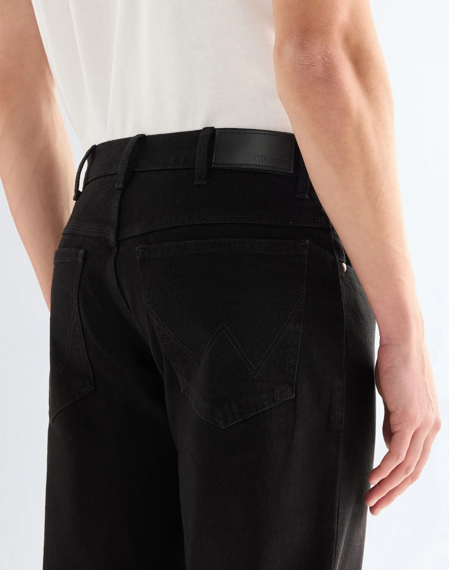 Męskie Jeansy Proste Wrangler Straight Black Rinse 112126014