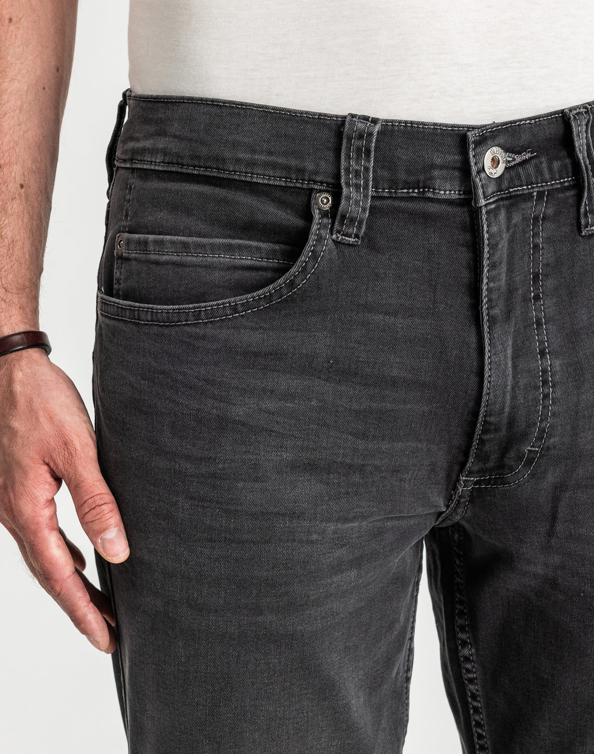 Męskie Spodnie Jeansowe MUSTANG Tramper Straight Denim Black 1016083 4000 803