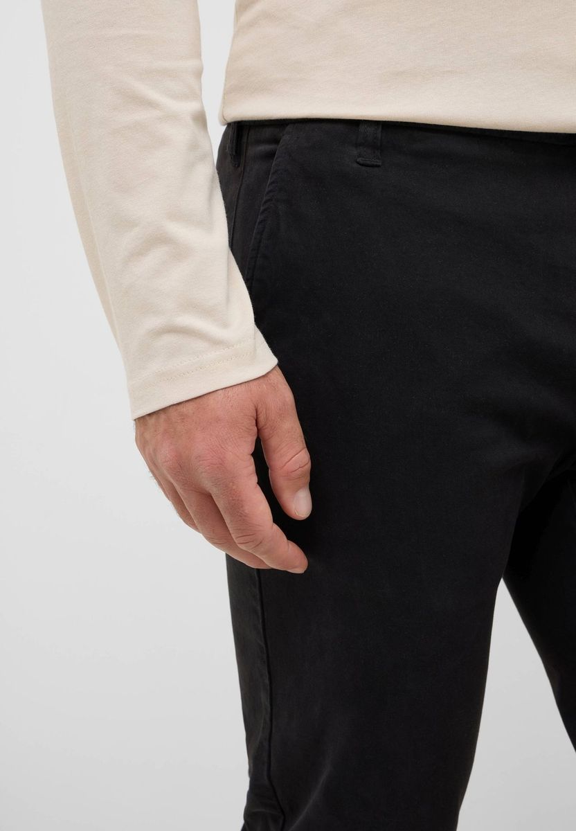 Męskie Spodnie Materiałowe Mustang Style Daytona Chino Black Beauty 1016824 4185