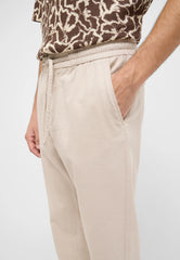 Męskie Spodnie Jeansowe Mustang Style Milano Jogger Oyster White 1016330 3025