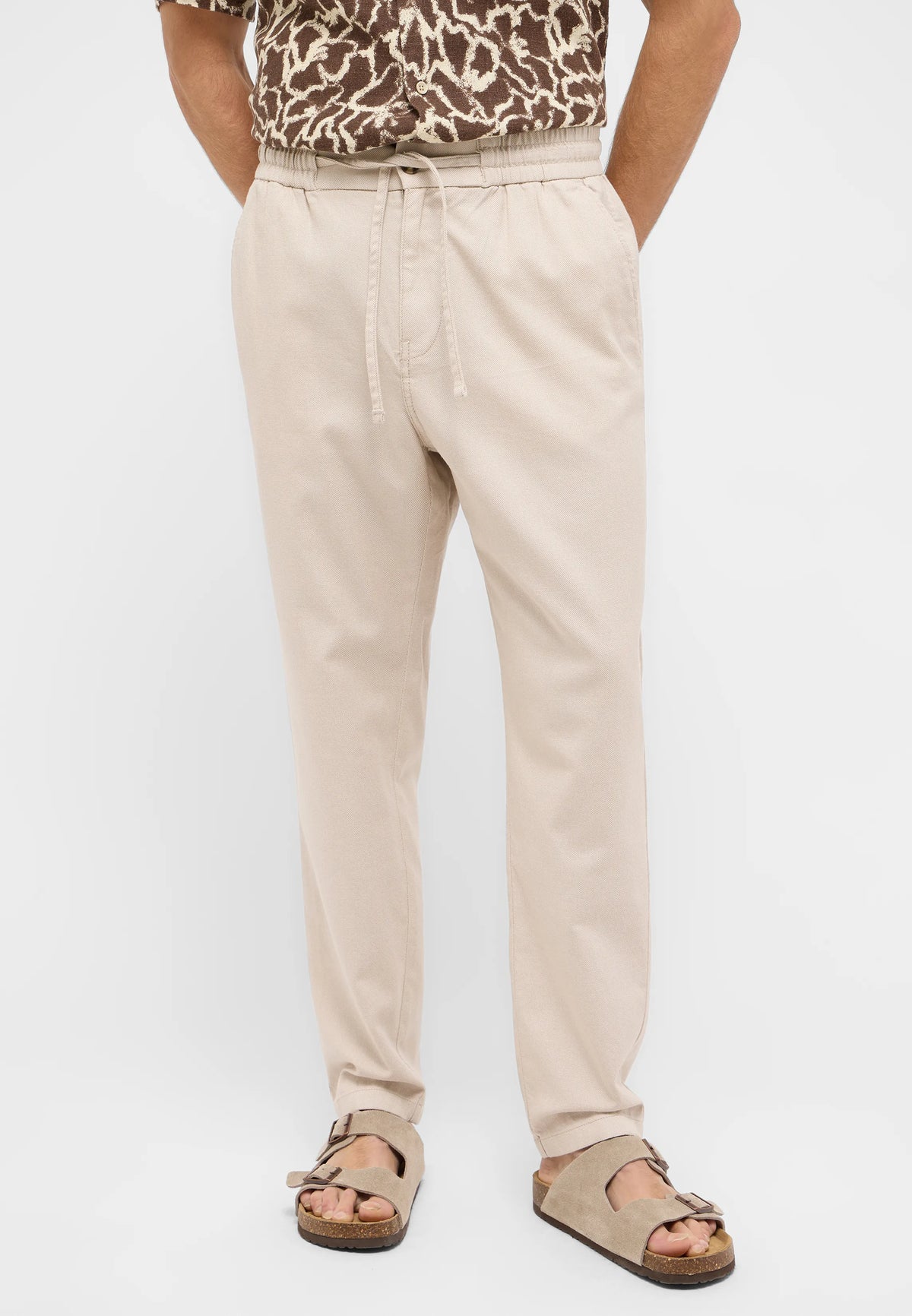 Męskie Spodnie Jeansowe Mustang Style Milano Jogger Oyster White 1016330 3025