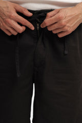 Męskie szorty Mustang Style Linen Jogger Shorts Black Beauty 1016459 4185