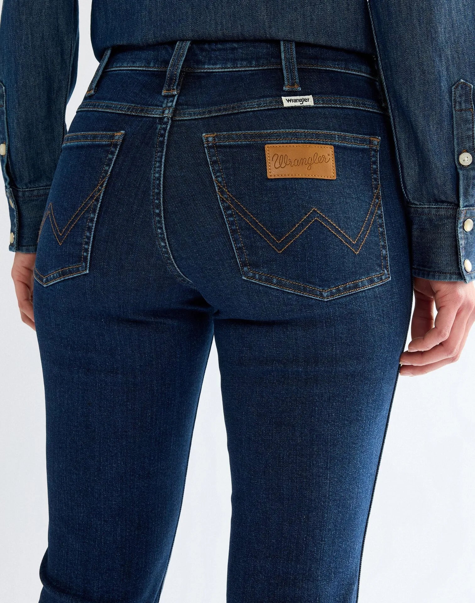 SPODNIE DAMSKIE WRANGLER BOOTCUT OVERCAST 112386731