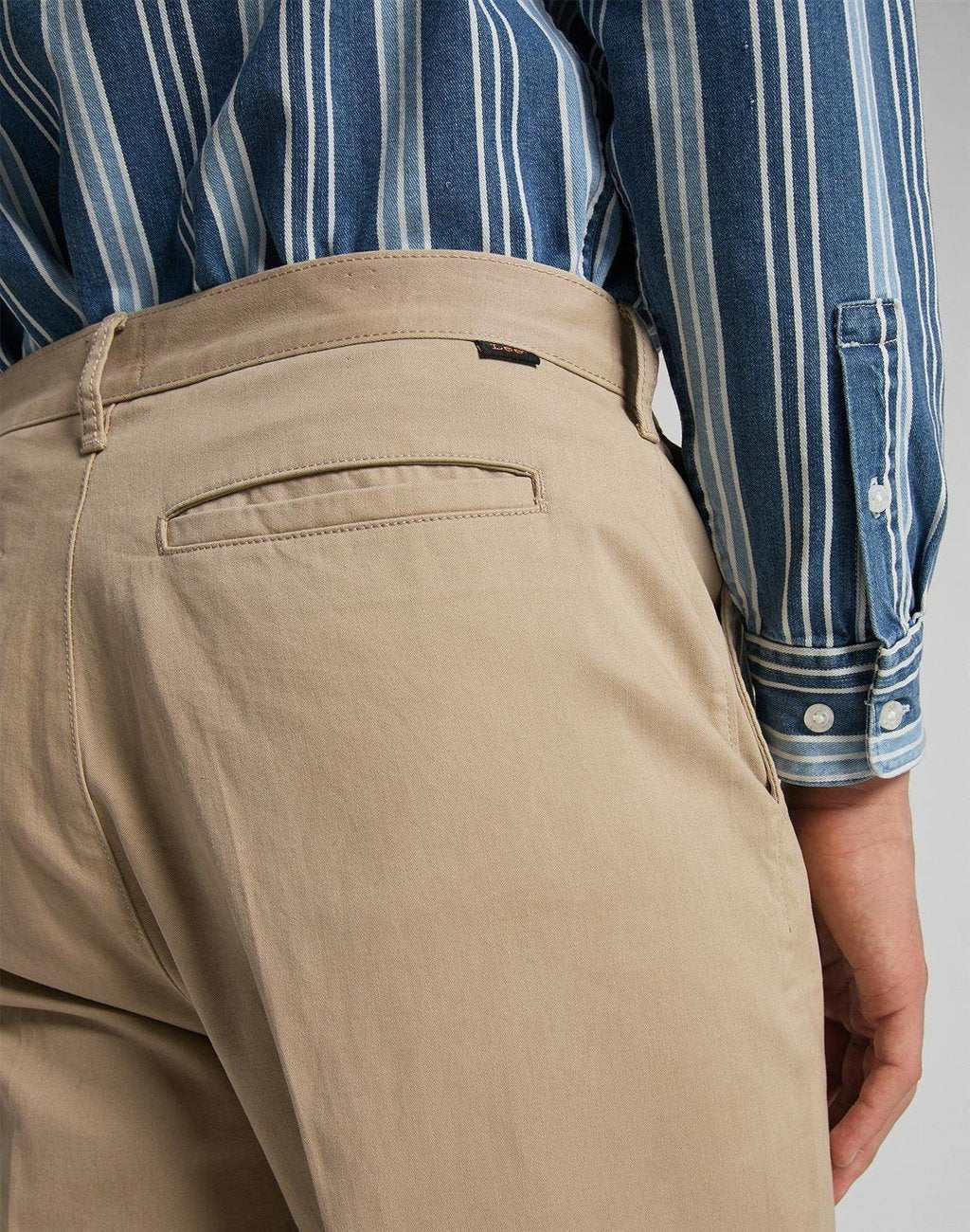 SPODNIE MĘSKIE LEE TAPERED CHINO SERVICE SAND L70RLD10 112118722