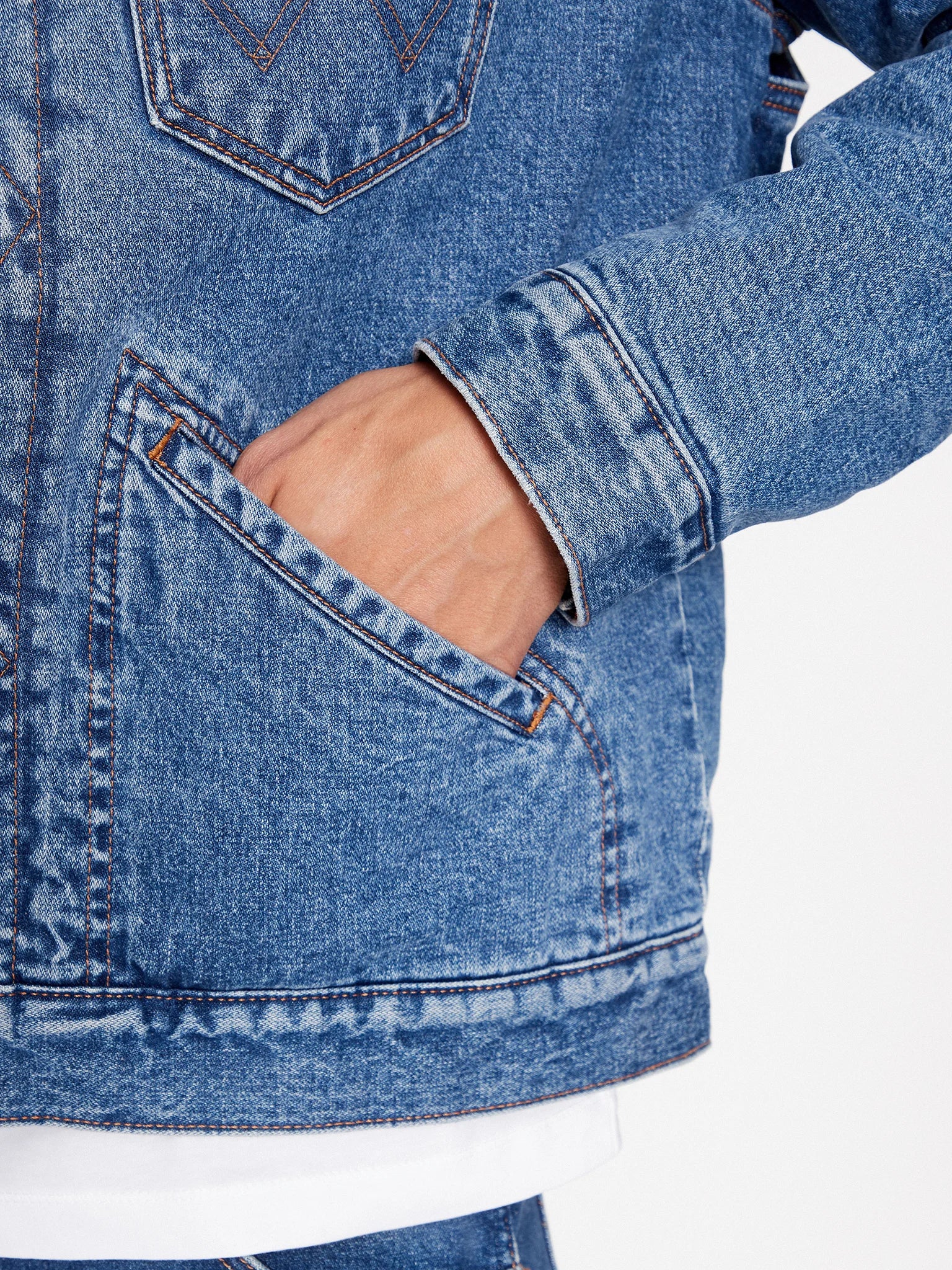 WRANGELR 124MJ SHERPA MĘSKA KURTKA JEANSOWA JEANS BLUE 112341083 W4MS013839