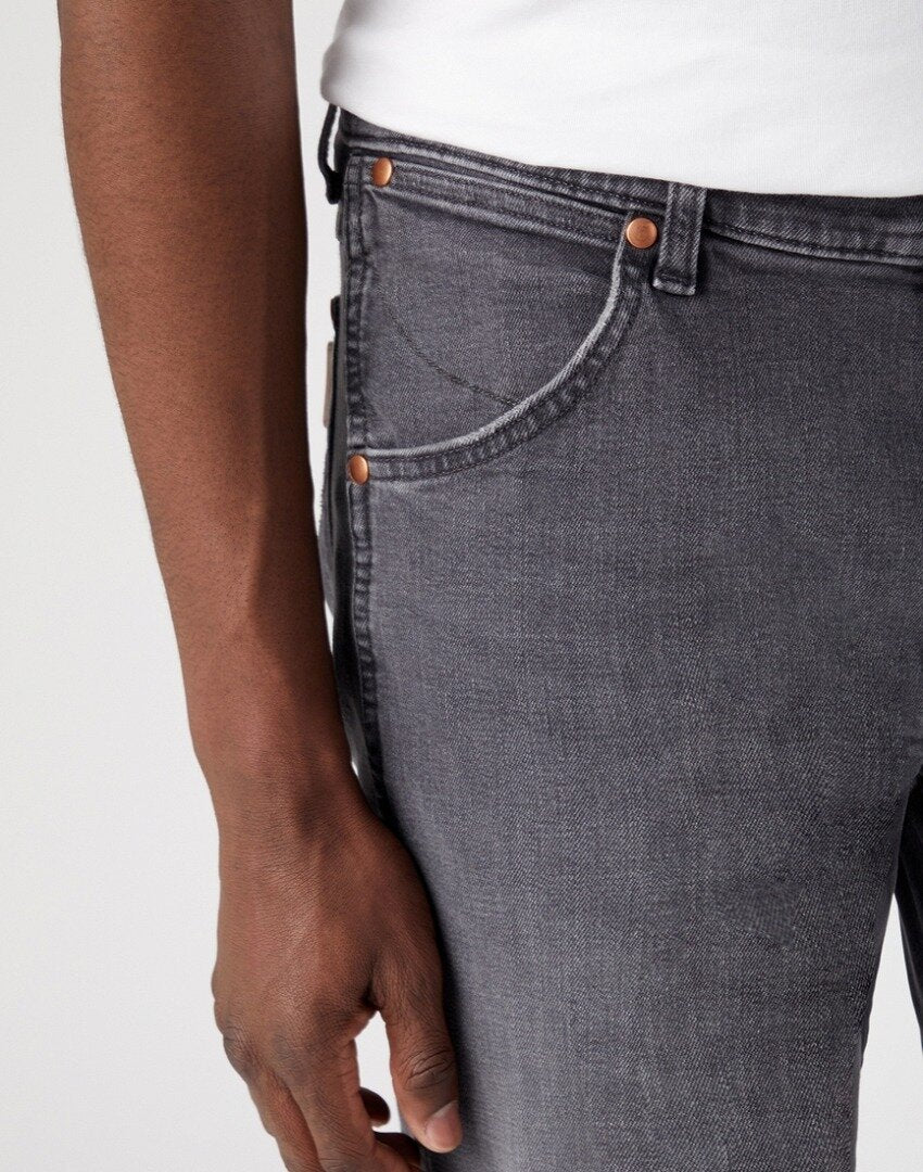 WRANGLER 11MWZ MĘSKIE SPODNIE JEANSOWE SALOON W1MZ29410